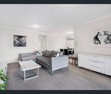 Stylish Greenslopes Living with Space to Spare! - Photo 1