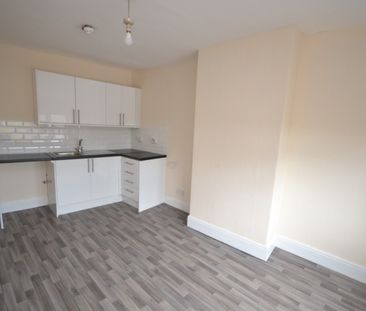2 bed Flat for Rent - Photo 3