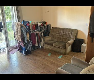Room in a Shared House, Chamberlain Close, IG1 - Photo 1