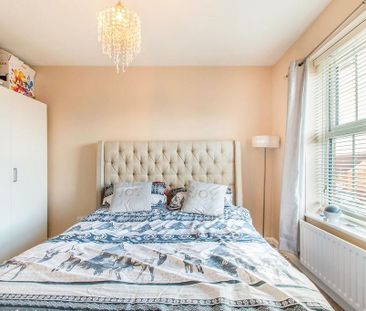 2 bedroom semi-detached house to rent - Photo 4