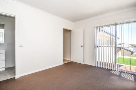 Modern & Light-Filled Contemporary Living - Photo 4