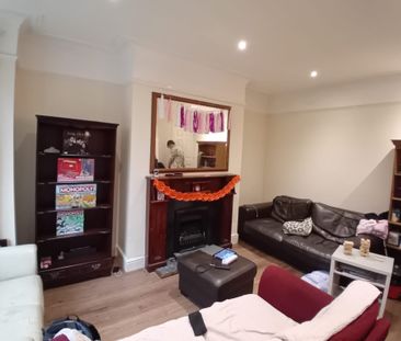 4 Bed - 47 Beechwood Mount, Burley, leeds - LS4 2NQ - Student - Photo 1