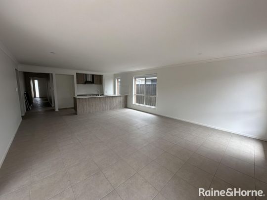 Spacious 4-Bedroom Family Home in Munno Para Downs - Photo 1