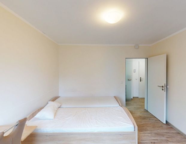 Möbliertes WG-Zimmer in zentraler Lage für Studenten und Azubis - Photo 1