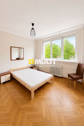 w - Photo 3