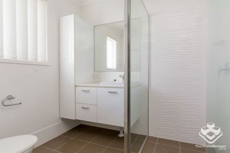 Impressive 3 bedroom Townhouse - Photo 4