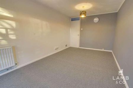 Knox Road, CO15 - Photo 4