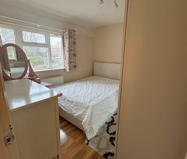 3 Bed Semi-Detached House, Roker Close, NG8 - Photo 4