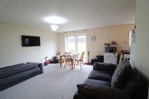 2 Bedroom Ground Floor Flat/apartment To Rent - Photo 1