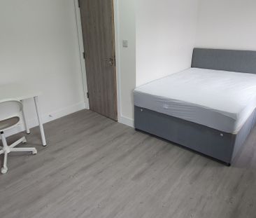 26, BILLS INCLUDED Bertram Street, Adamsdown, cardiff, CF24 1NX - Photo 1