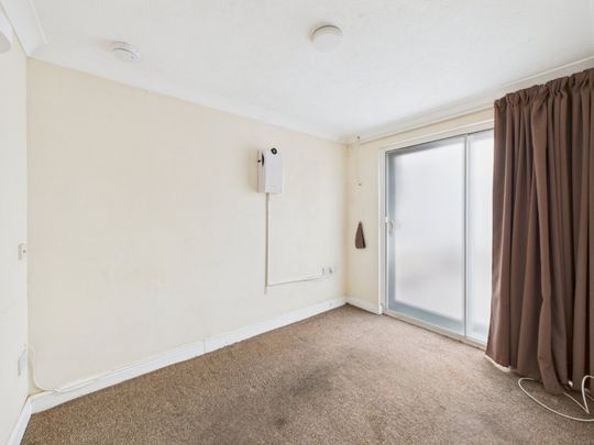 Ingleside, Colnbrook, Slough,SL3 - Photo 1