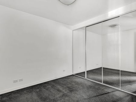 Spacious, low maintenance living - Photo 2