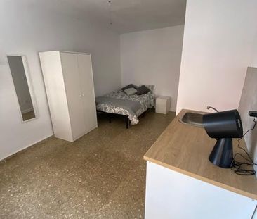 Carrer Joan Lluis Vives, Manises, Valencian Community 46940 - Photo 2