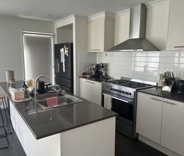 COMFORTABLE FAMILY HOME - Photo 4