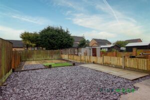 3 BEDROOM House - Semi-Detached - Photo 4