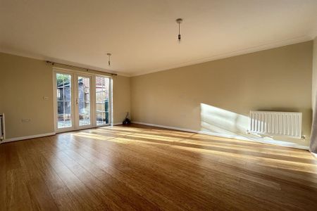 4 bedroom detached house to rent - Photo 2