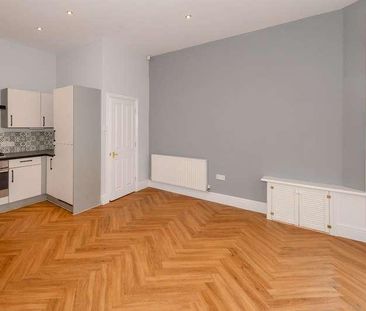 Flat, Sefton Drive, Sefton Park, Liverpool, L8 - Photo 1