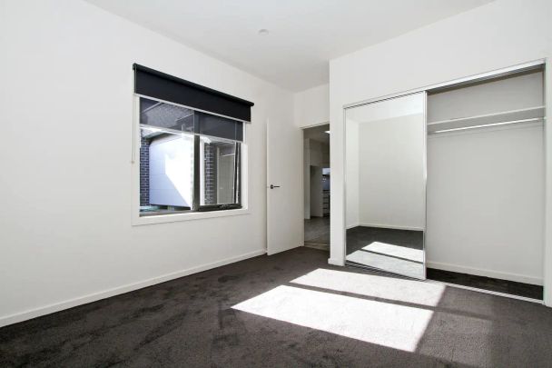 “One Bedroom + Study” - Photo 1
