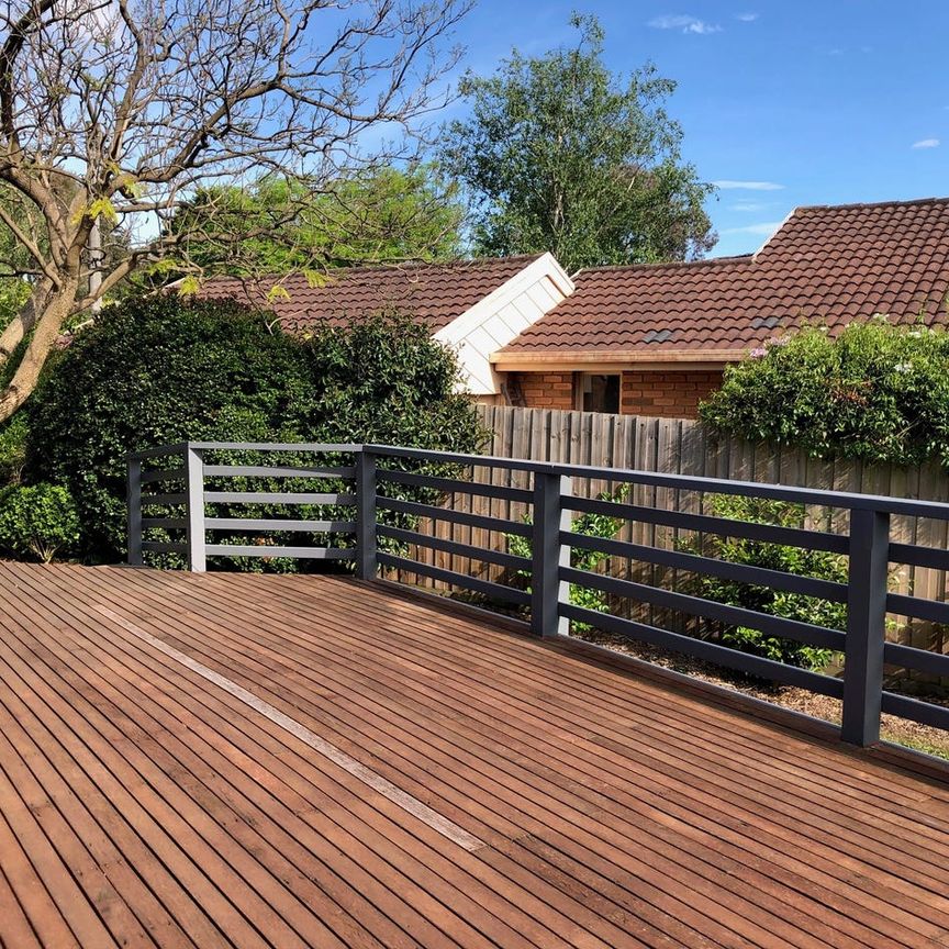 IMPRESSIVE FAMILY HOME - SINGLE LEVEL SPACE AND COMFORT - Photo 1