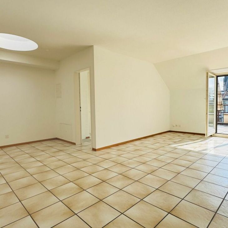 2.5-Zimmerwohnung mit Balkon, eigenem Waschturm, Keller und Veloraum - Photo 1