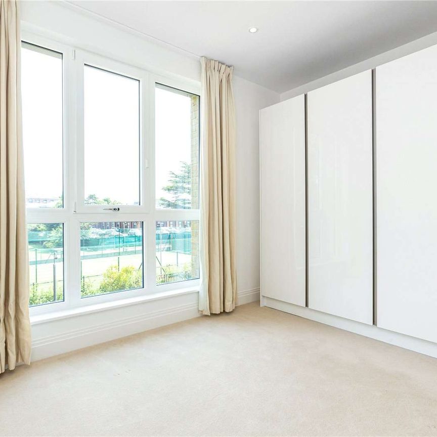 A luxury two bed apartment located on Teddington Riverside. - Photo 1