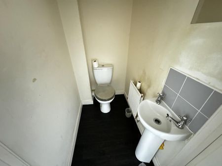 2 bedroom semi-detached house to rent - Photo 5