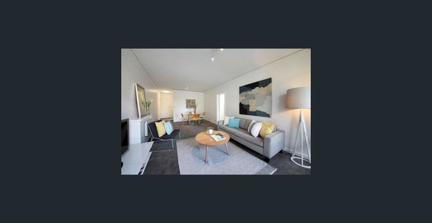 Top Floor 2 Bedroom Apartment - Photo 1