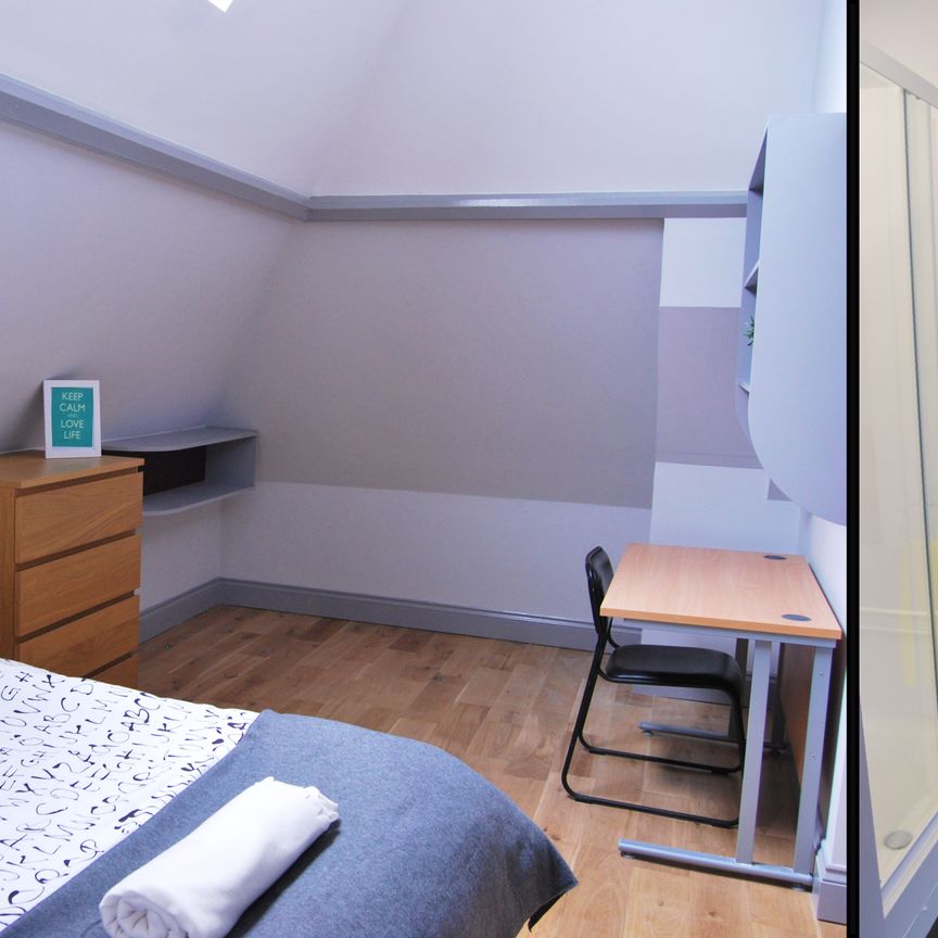 Red Penthouse, 46 Green Street, - Photo 1