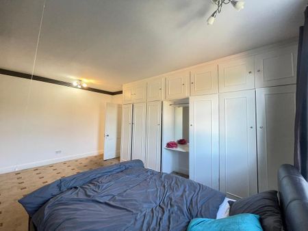 5 bedroom semi-detached house to rent - Photo 4