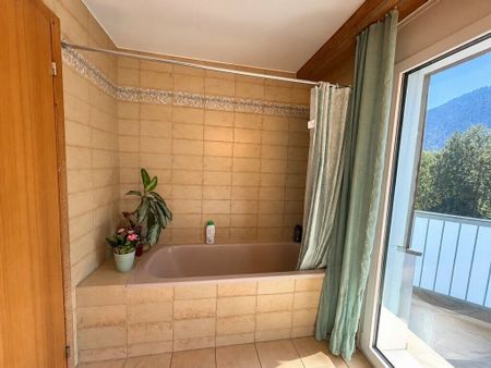 Ankommen und wohlfühlen: Helle 3.5-Zimmer-Dachwohnung in Felsberg - Foto 3