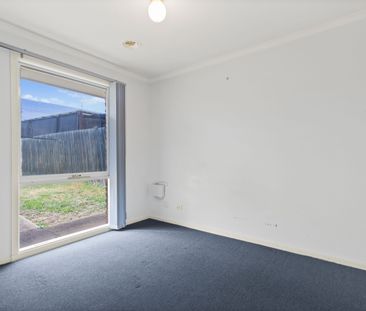 Spacious and Light-Filled Home in Mill Park - Photo 6