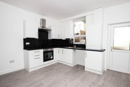 3 bedroom House To Let Total Size: 905 SQ FT - Photo 5