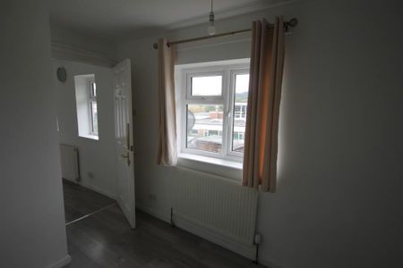WELLINGTON, TELFORD - £1,050 pcm - Photo 2