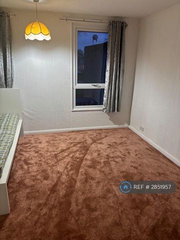 4 bedroom terraced house to rent - Photo 5