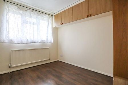 4 bedroom semi-detached house to rent - Photo 4