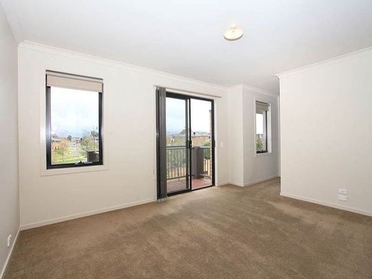 Stylish Street Frontage Townhouse! - Photo 1