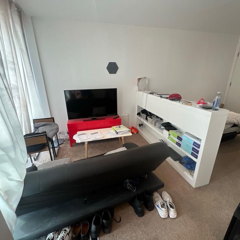 Studio to rent - Photo 1