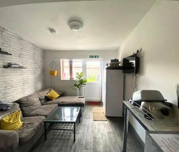 1 bedroom in a house share to rent - Photo 6