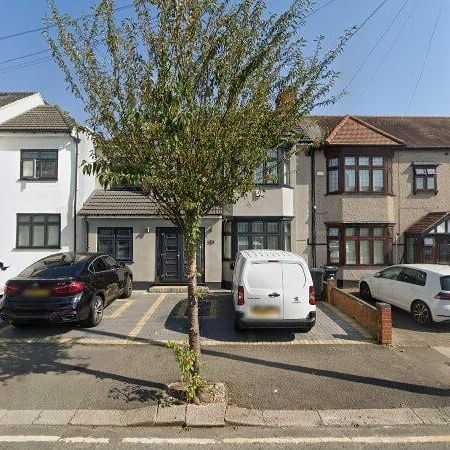 3 Bed Terraced House, Newbury Park, IG2 - Photo 1