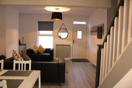 15 Ravenscroft Street, Belfast, BT5 5BE - Photo 2