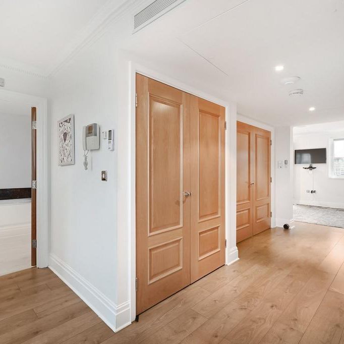 6 bedroom mews to rent - Photo 1