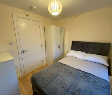 (room) Neasham Road Dagenham, RM8 - Photo 4