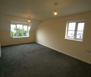 Flat to rent on - Photo 1