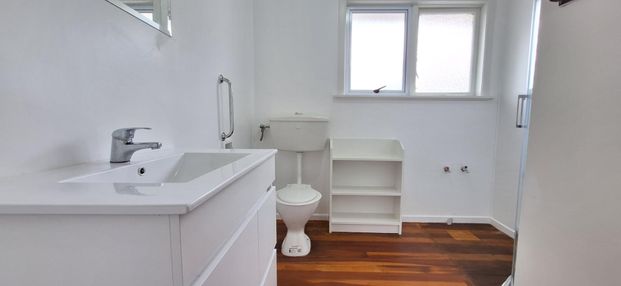 Renovated 2-Bedroom Waterview Unit – Move-In Ready! - Photo 1
