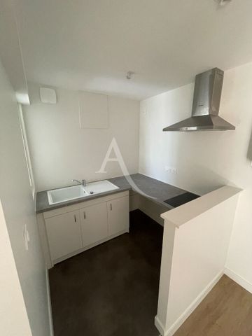 Location Appartement 2 pièces 55m² FONTENAY LE COMTE 85200 - Photo 4