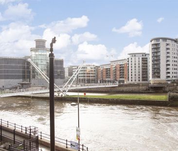 2 bedroom Flat To Let - Photo 2