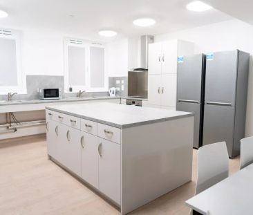 Premium Single Ensuite - Photo 3