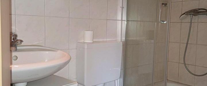 Schöne 2-Zimmer-Wohnung mit EBK im Zentrum von Bückeburg - Photo 1