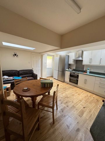 6 Bed End Terrace, Broadlands Road, SO17 - Photo 5