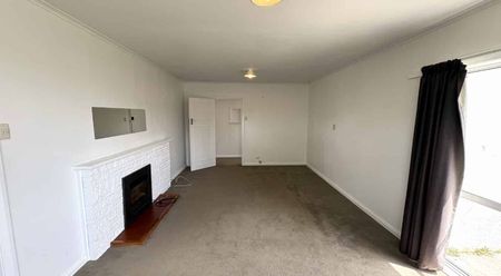 3 Bedroom, 1 Bathroom House. - Photo 3